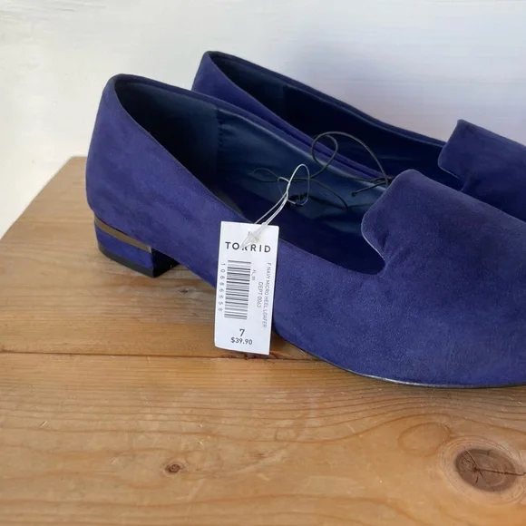 *SOLD* Torrid Faux Suede Navy Micro Heel Loafers Size: 7W - Picture 5 of 7